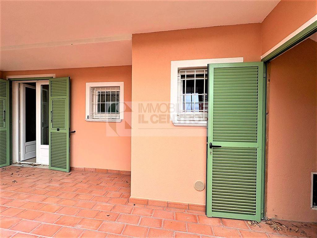 Appartamento Piano Terra con corte e piccolo giardino.