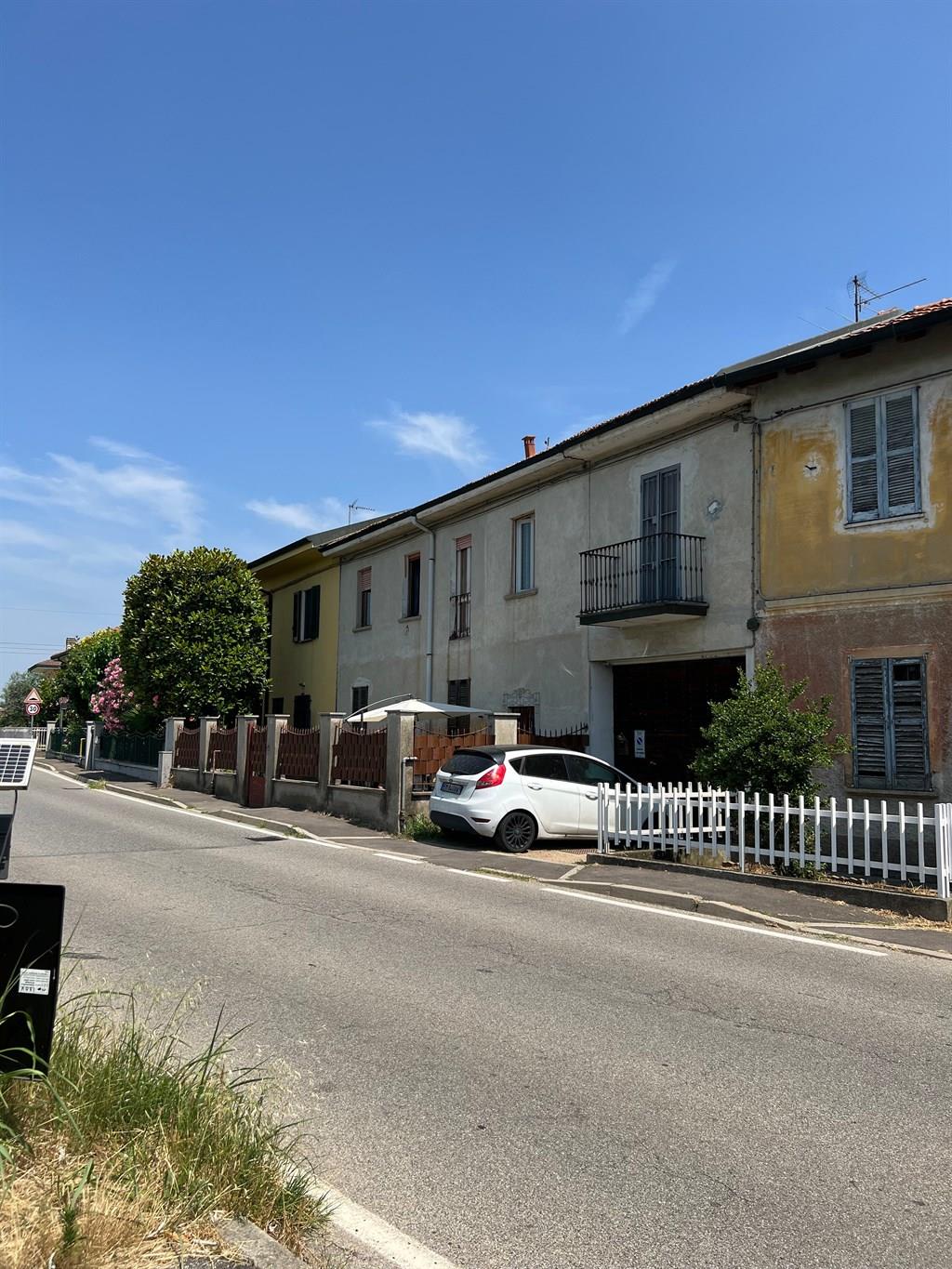 APPARTRAMENTO IN CORTE