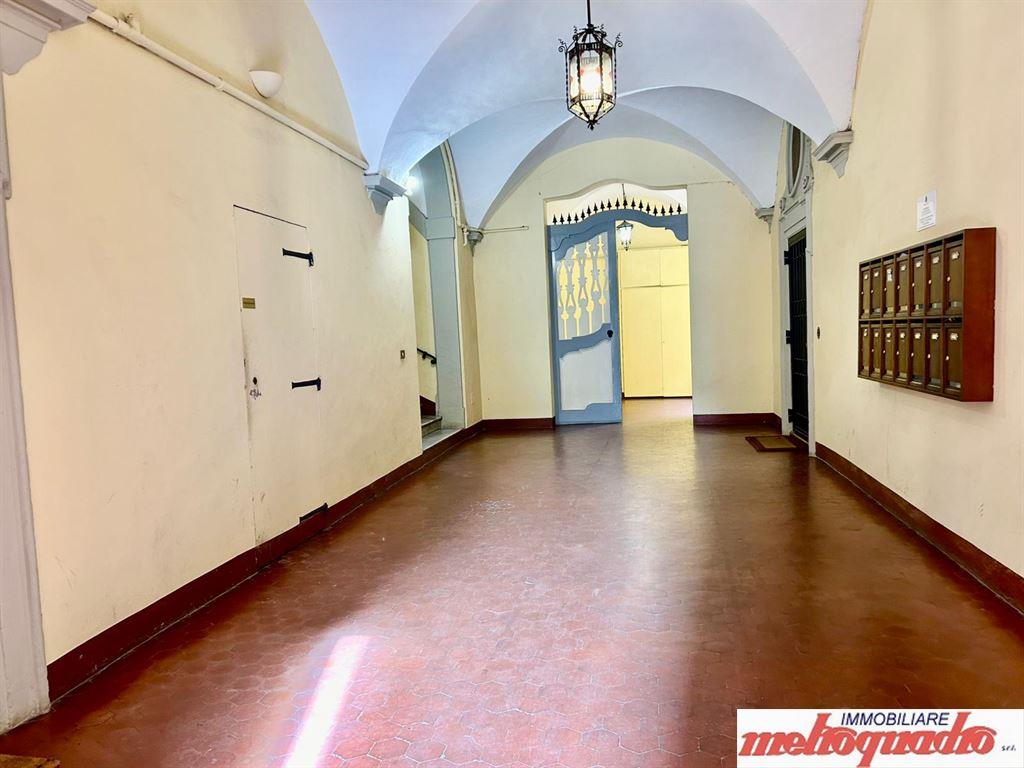 CENTRALISSIMO AFFITTASI APPARTAMENTO RISTRUTTURATO ED ARREDATO A NUOVO