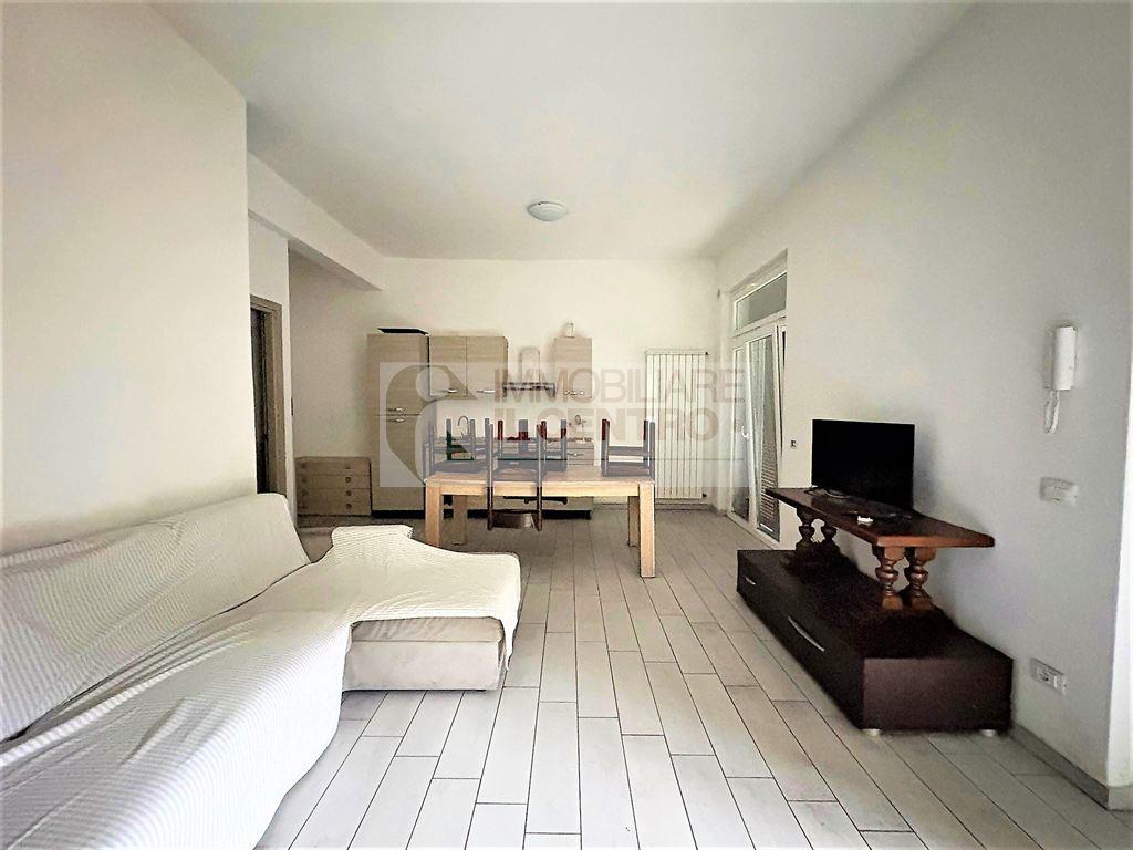 Appartamento sito al piano terra con posto auto coperto.