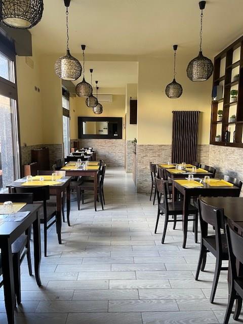 AFFITTASI NEGOZIO - VIA MASSARENTI (BO)