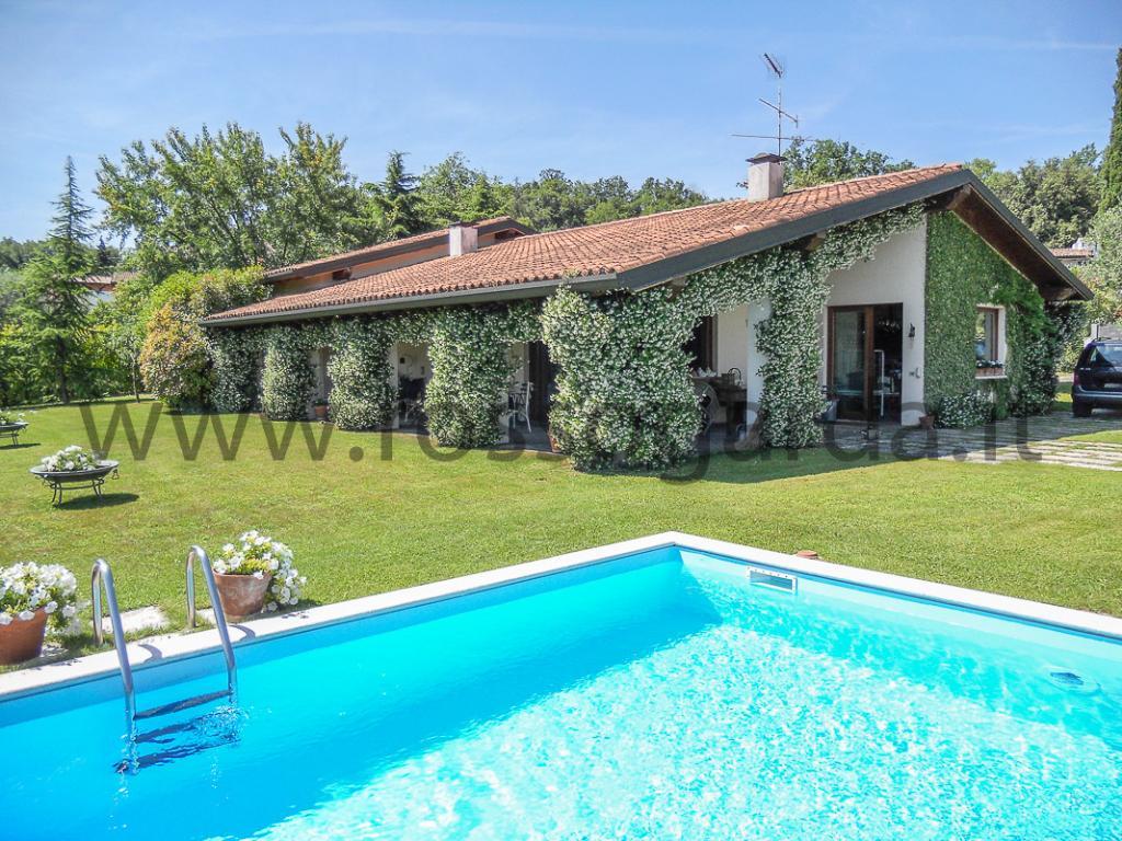 San Felice del Benaco, Vista Lago VILLA SU UNICO PIANO con piscina in vendita