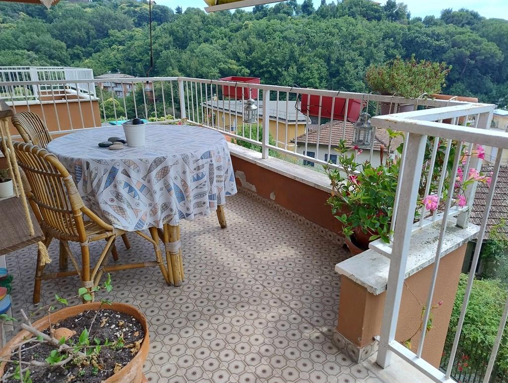 Rapallo, posizione tranquilla nel verde con scorcio mare