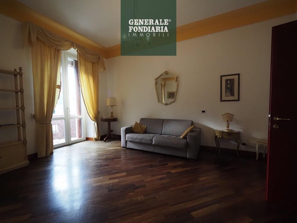 Appartamento di 4 vani, Centro