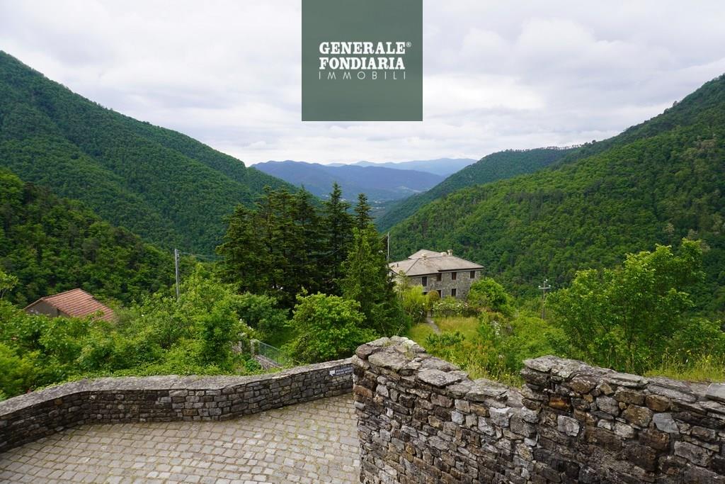 Appartamento di 4 vani, Calice al Cornoviglio.