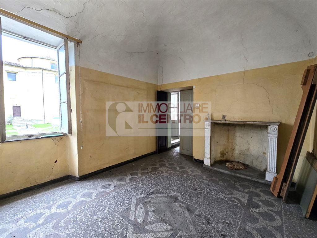 APPARTAMENTO DA RISTRUTTURARE CON CANTINA