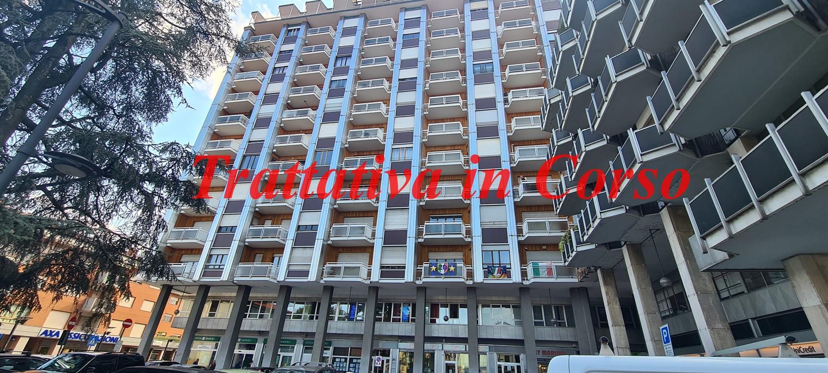 PALAZZO VICARIO - TRILOCALE DA RIMODERNARE  CON 40 MQ DI TERRAZZI