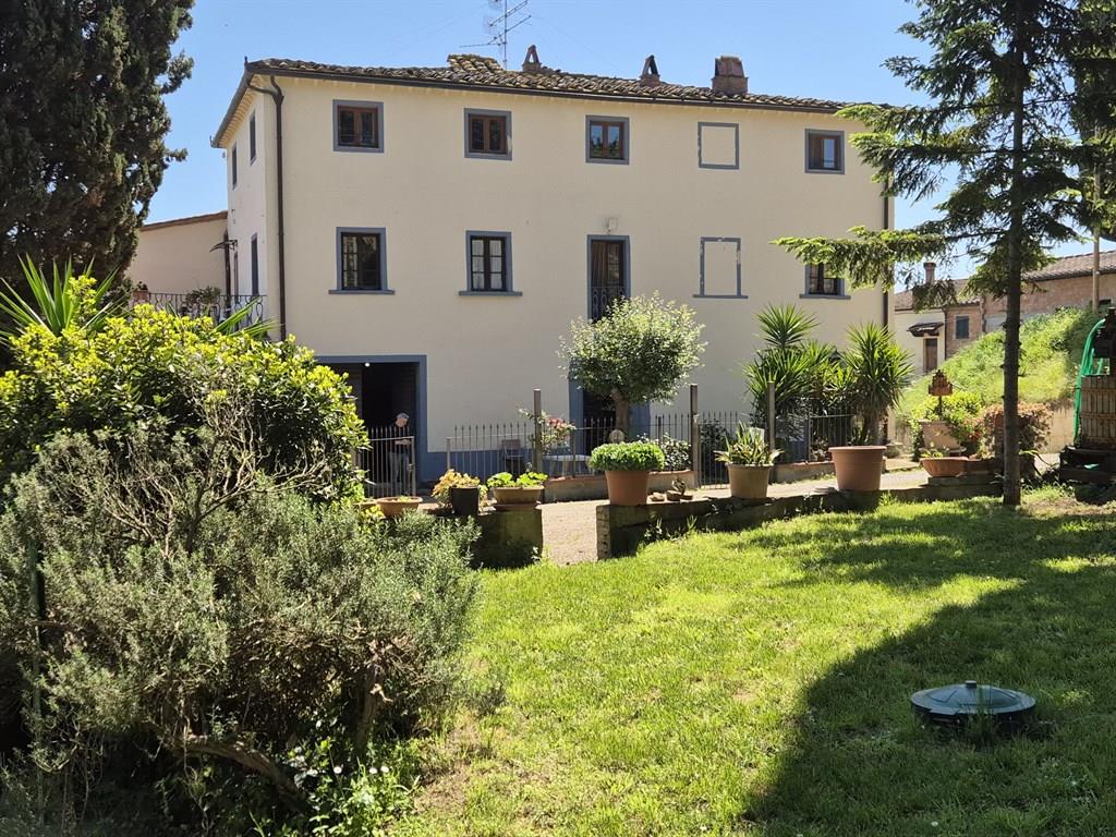 VENDESI CASALE COLLINE DI GAMBASSI TERME CON TERRENO