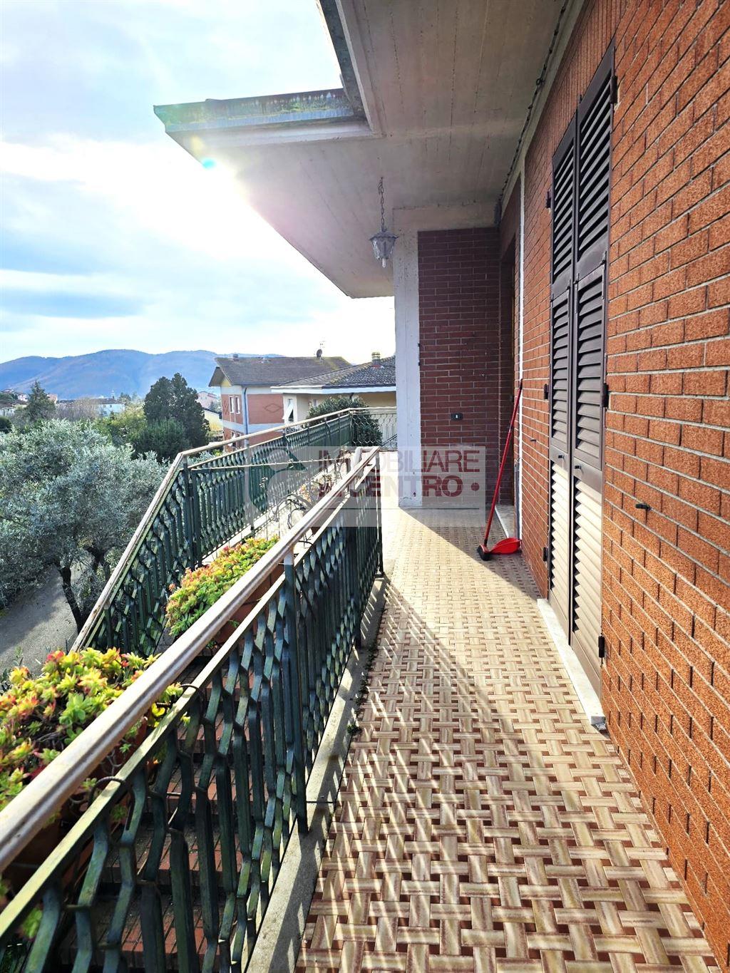 Semindipendente con giardino e garage