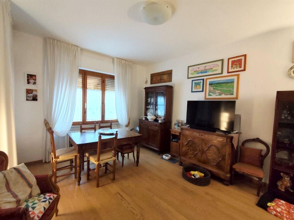 SIENA, SEMICENTRALE: ZONA VIA MENTANA. Appartamento ristrutturato con doppi servizi