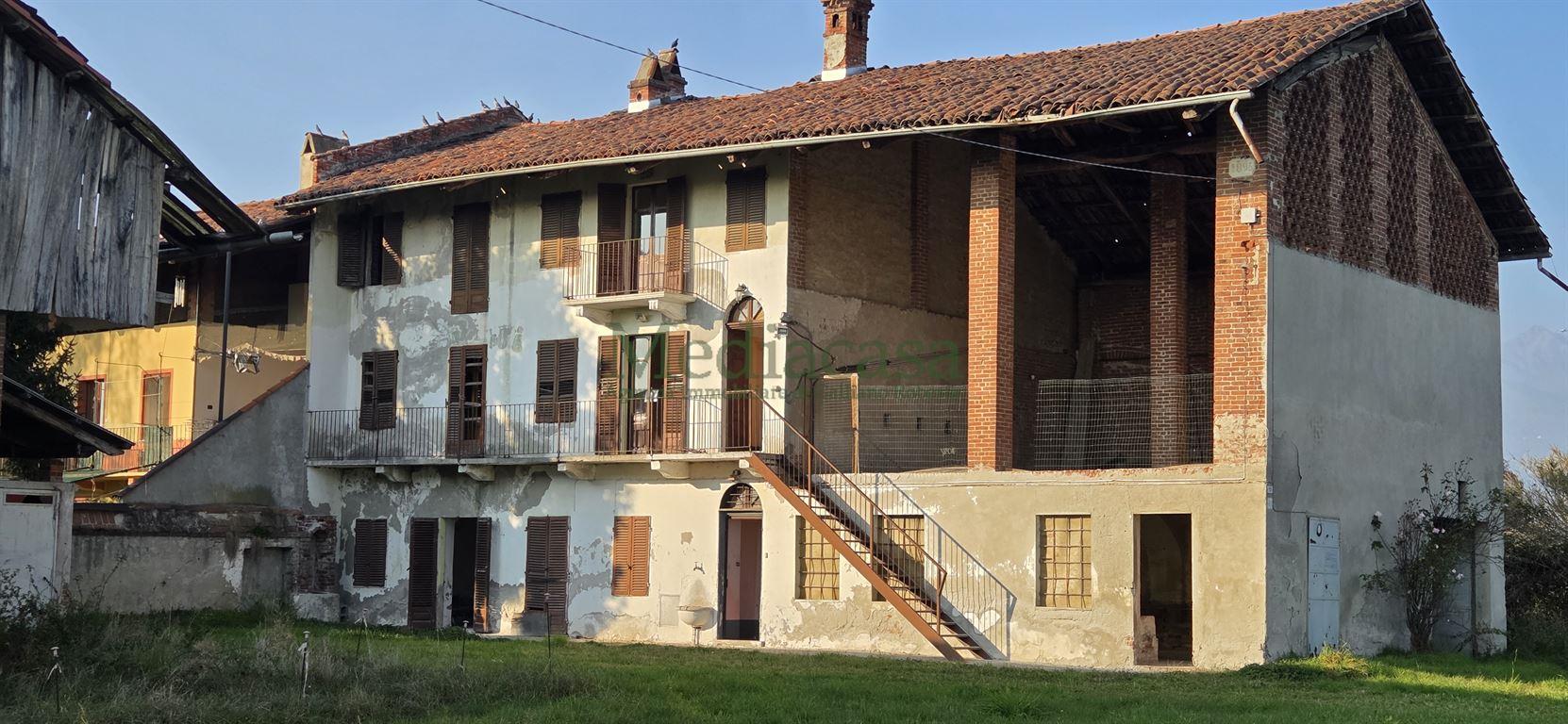 Rustico soleggiato da Ristrutturare