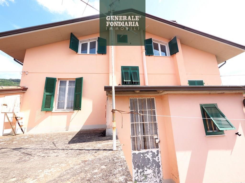 Casa indipendente con giardino, Albiano Magra.