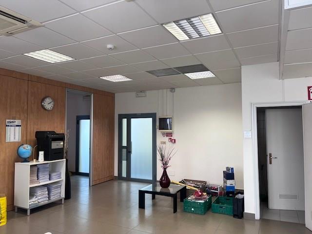 AFFITTASI UFFICIO 100 MQ CENTERGROSS
