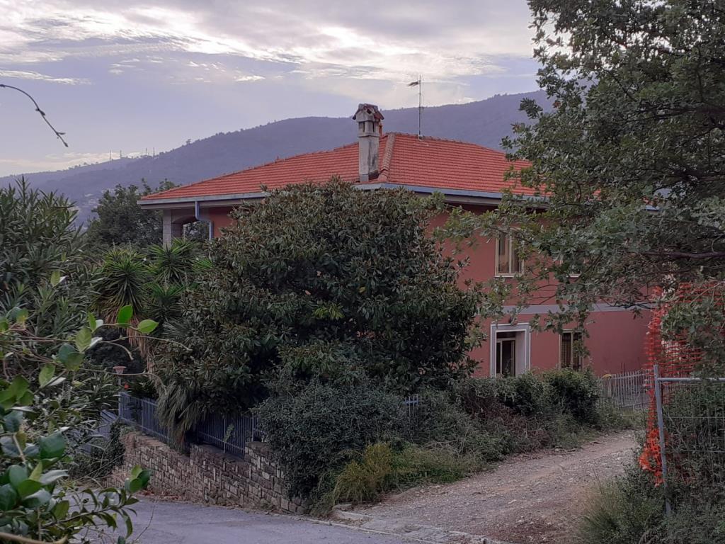 GRANDE APPARTAMENTO ULTIMO PIANO IN VILLA OTTIMA ESPOSIZIONE