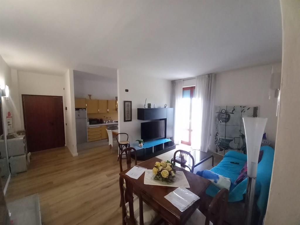 VENDESI  APPARTAMENTO 80 MQ  CASTELFIORENTINO CENTRO