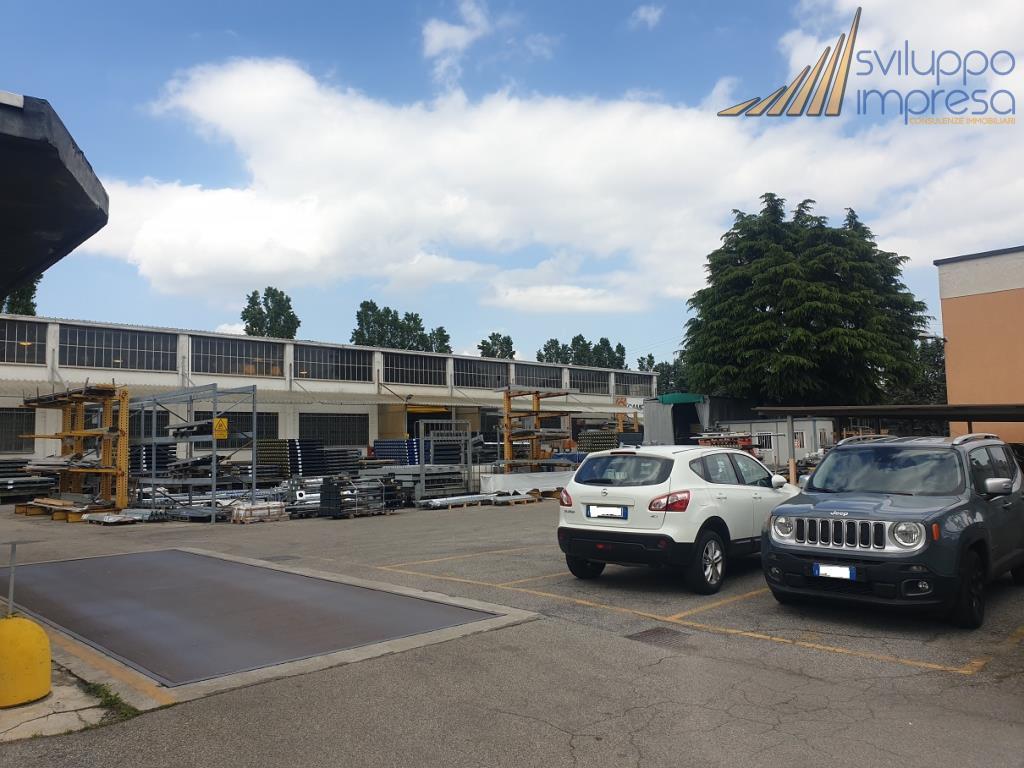 CAPANNONE CON CARRIPONTE IN VENDITA A PADERNO DUGNANO