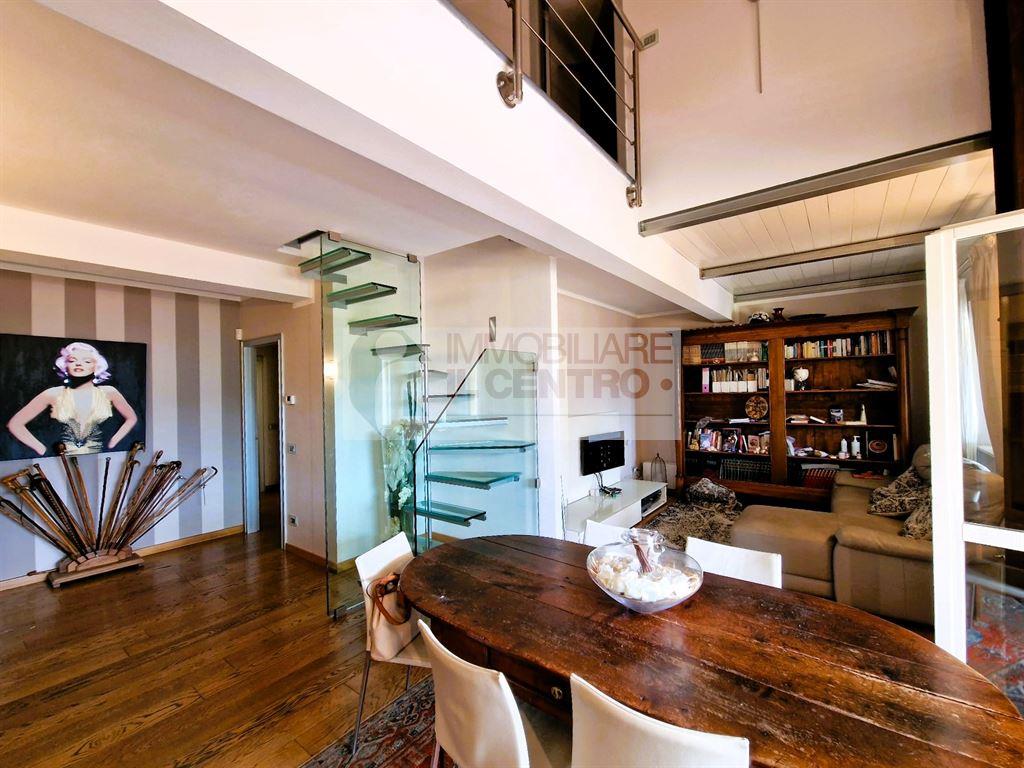 ATTICO VICINO AL CENTRO CON GARAGE