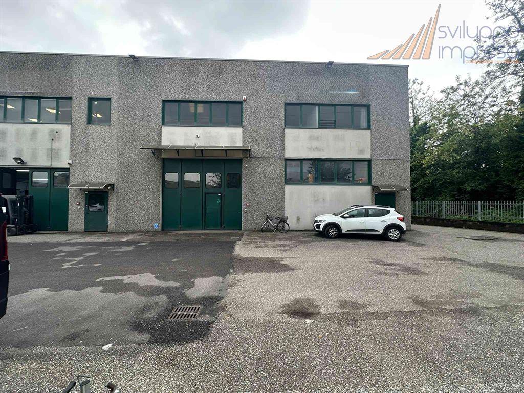 CAPANNONE CON UFFICI IN VENDITA A MACHERIO