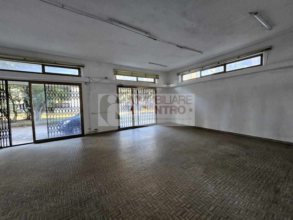 FONDO COMMERCIALE CON SERVIZIO