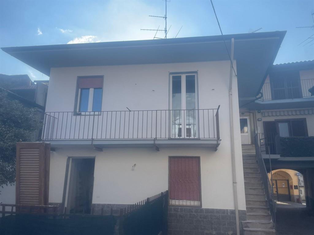 CASA DI CORTE INDIPENDENTE CON PICCOLO SPAZIO ESTERNO