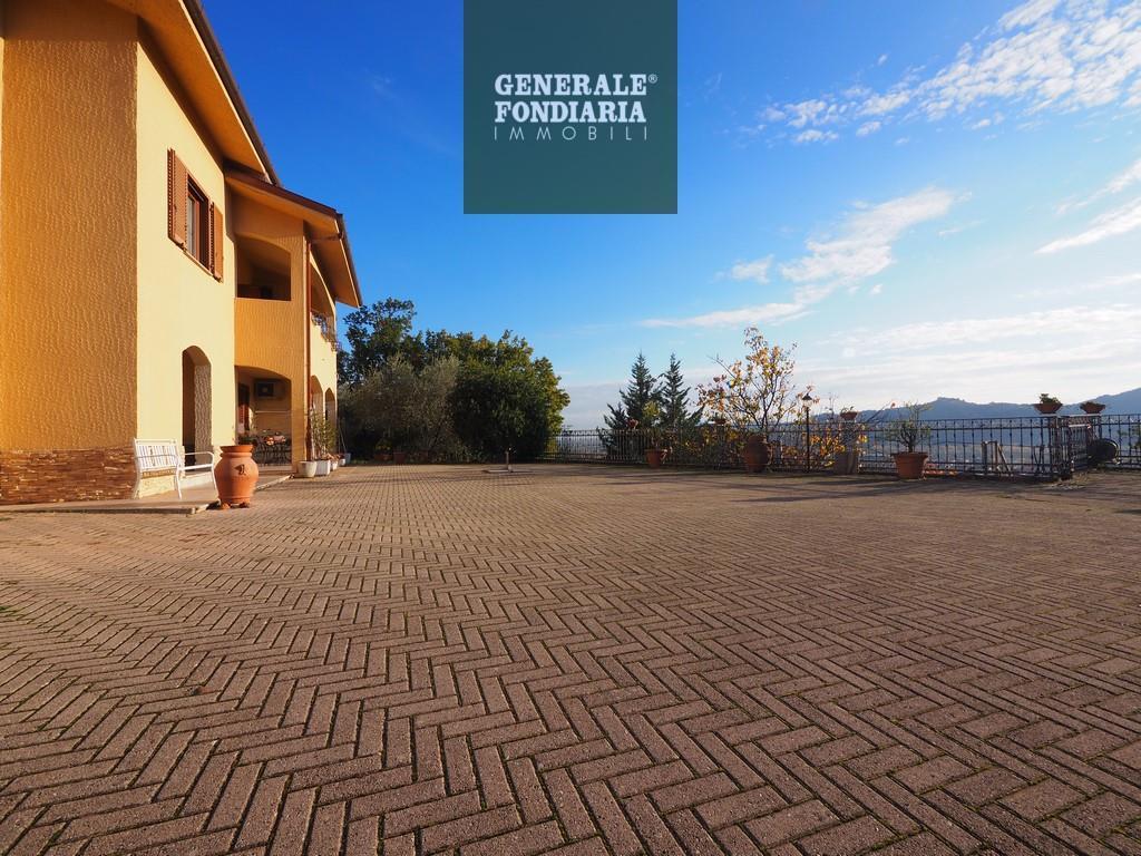 Villa bifamiliare, Ceparana.