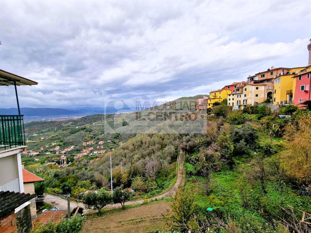SEMINDIPENDENTE DA RISTRUTTURARE CON CANTINA E GIARDINO.
