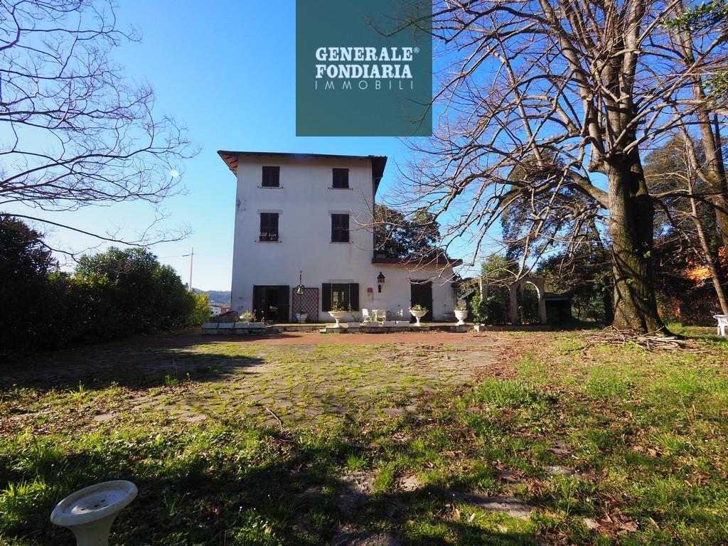 Villa signorile indipendente, spaziosa e ricca di potenzialità, Ceparana.
