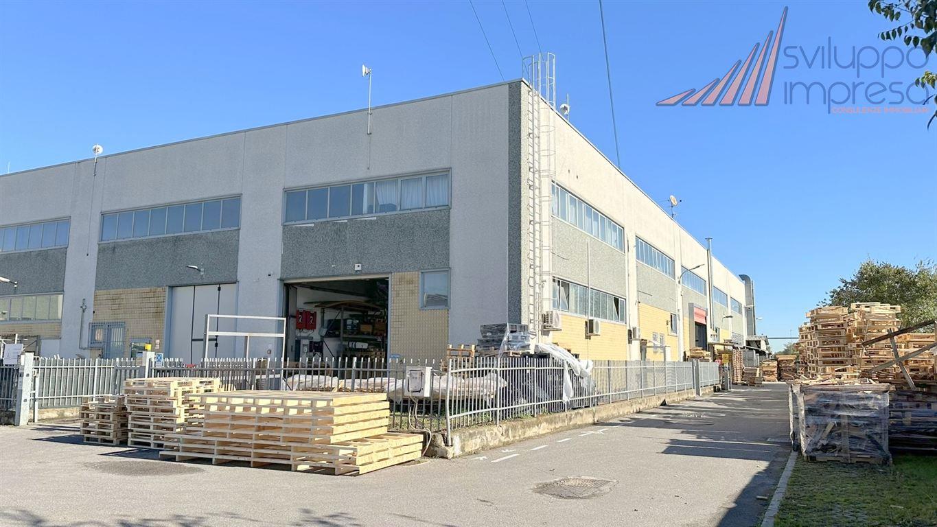 CAPANNONE CON UFFICI IN VENDITA AD AGRATE BRIANZA