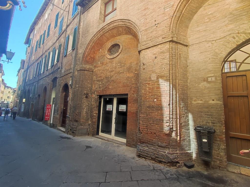 SIENA CENTRO. Vendesi, locale commerciale