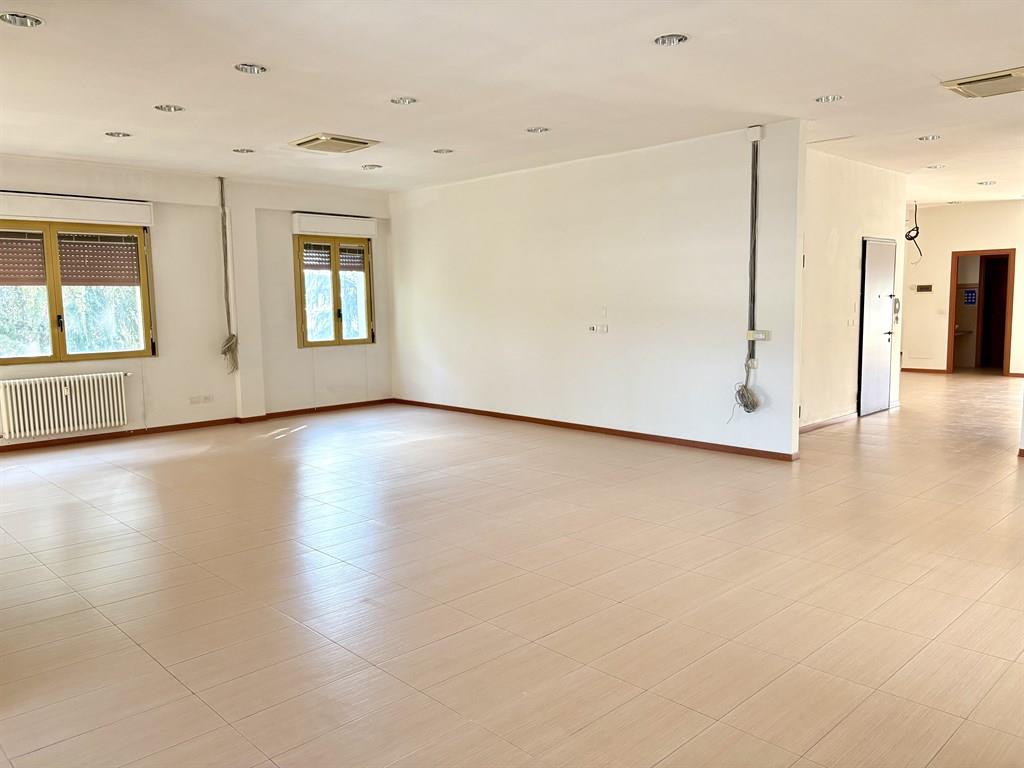 Casalecchio di Reno (BO), ad.ze Via del Lavoro - Affittasi ufficio