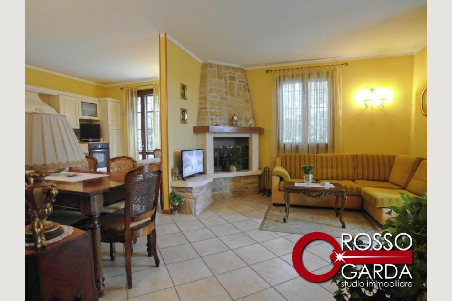 Zweifamilienhaus in Kaufen Desenzano del Garda