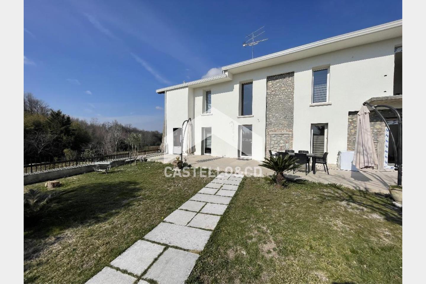 Villa bifamiliare in Vendita Desenzano del Garda
