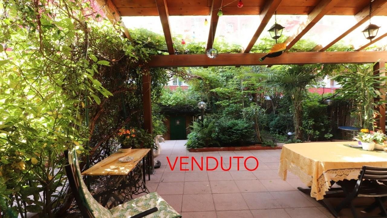 Tre locali con giardino in vendita a Milano