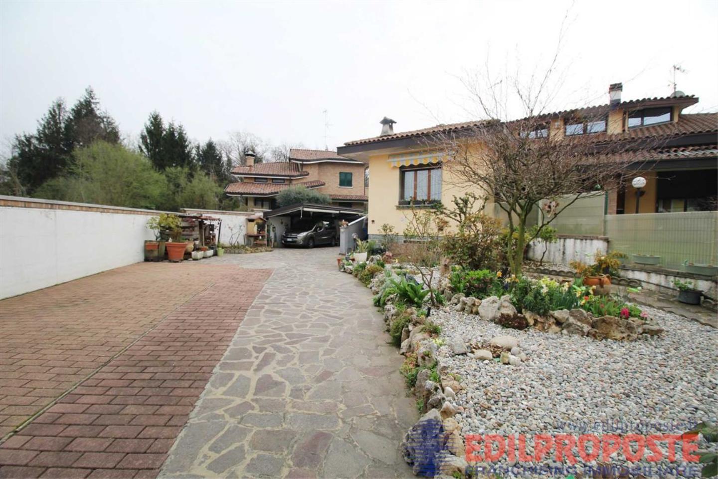Villa bifamiliare in Vendita Lazzate