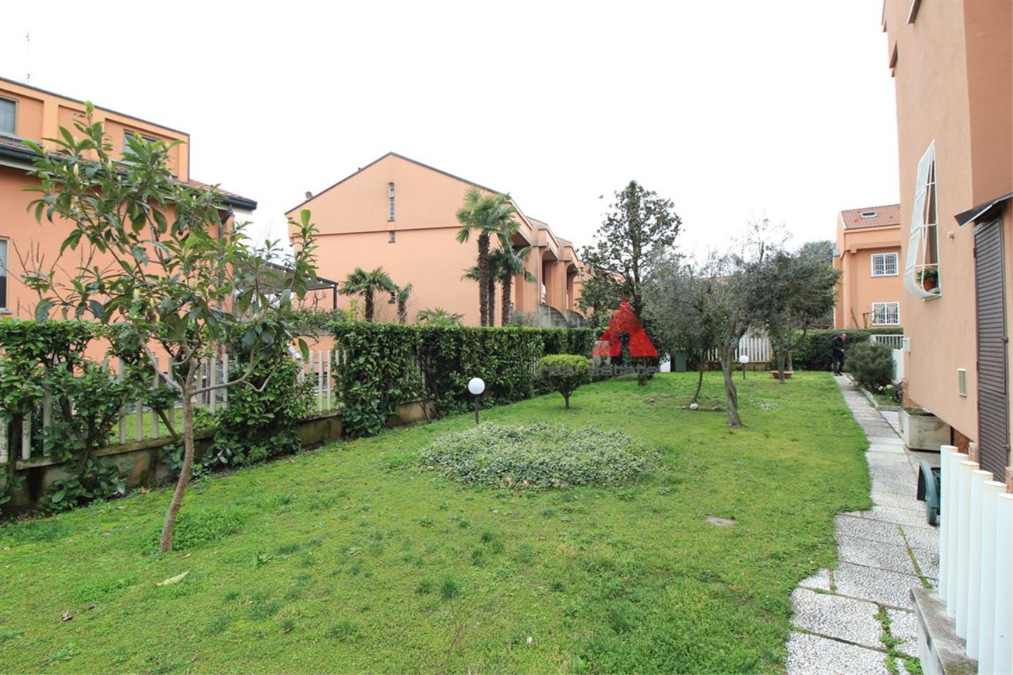Villa trifamiliare in Vendita Brugherio