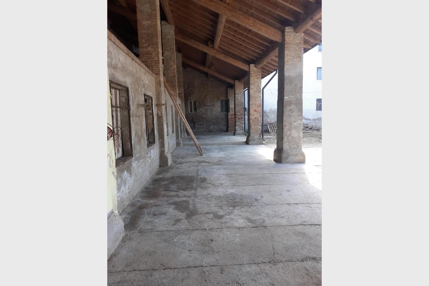 Rustico / Casale in Vendita Castel Gabbiano