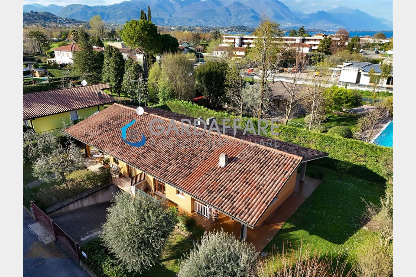 Villa bifamiliare in Vendita Manerba del Garda
