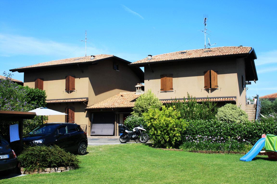 Due appartamenti in bifamiliare a Padenghe sul Garda