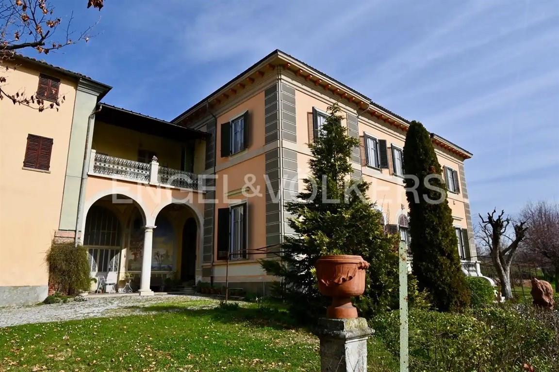 Period villa with frescoes and panoramic views in Vicoforte