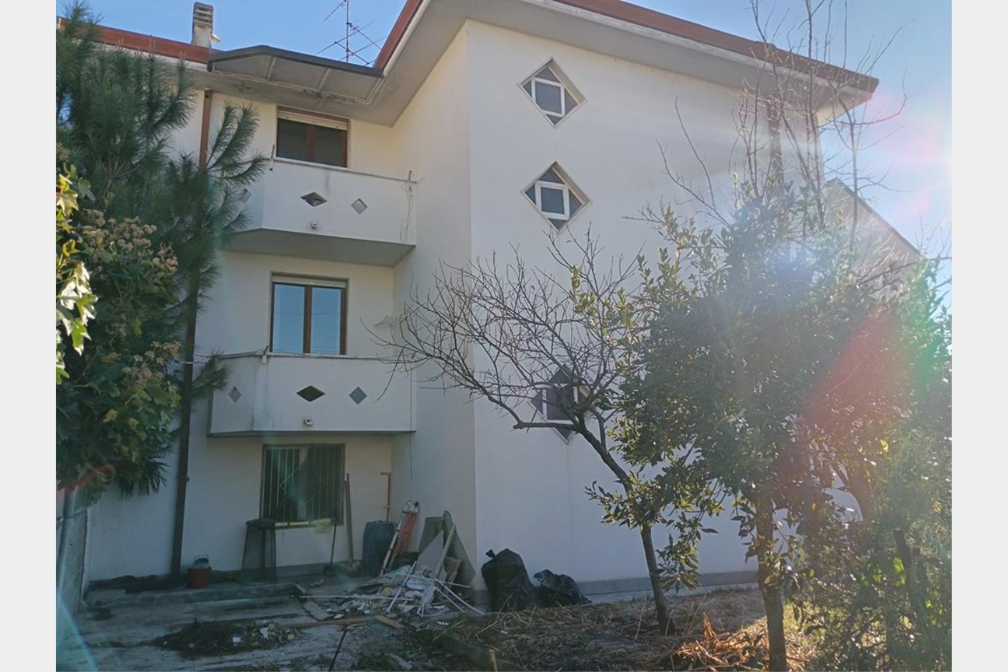 Villa bifamiliare in Vendita Rovellasca