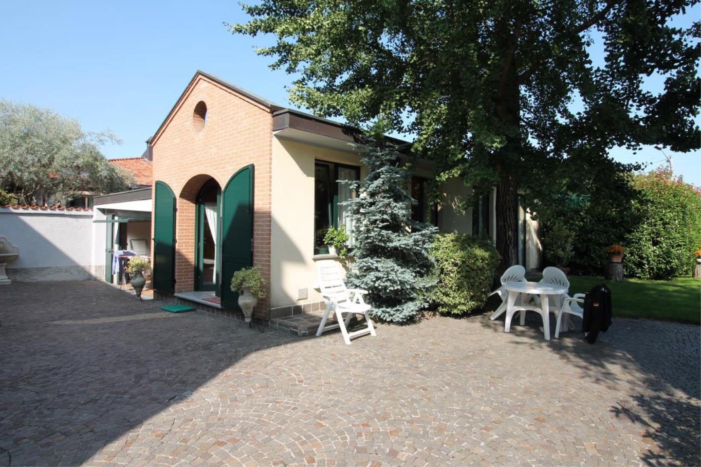 Villa bifamiliare in Vendita Caronno Pertusella