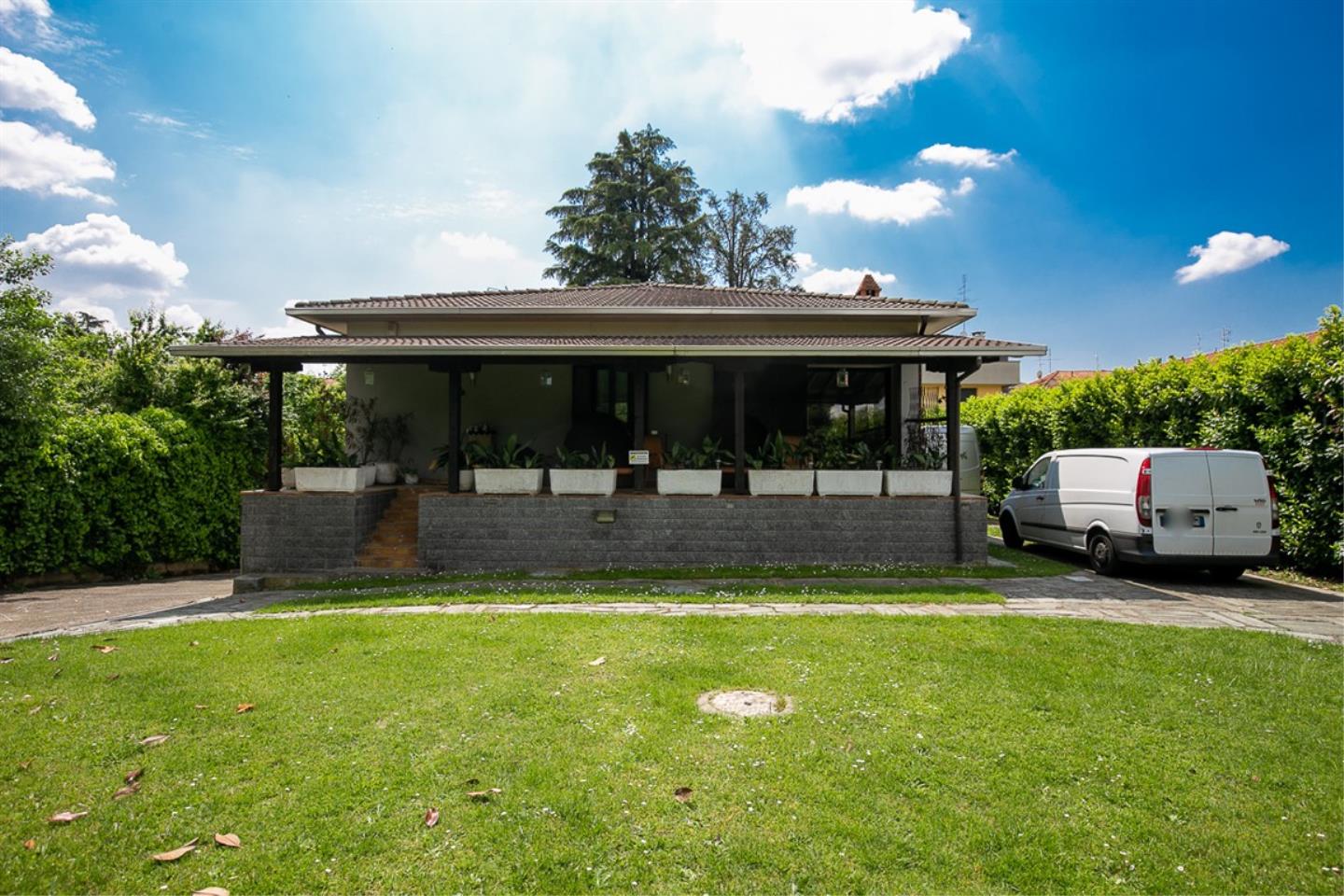 Villa bifamiliare in Vendita Solaro